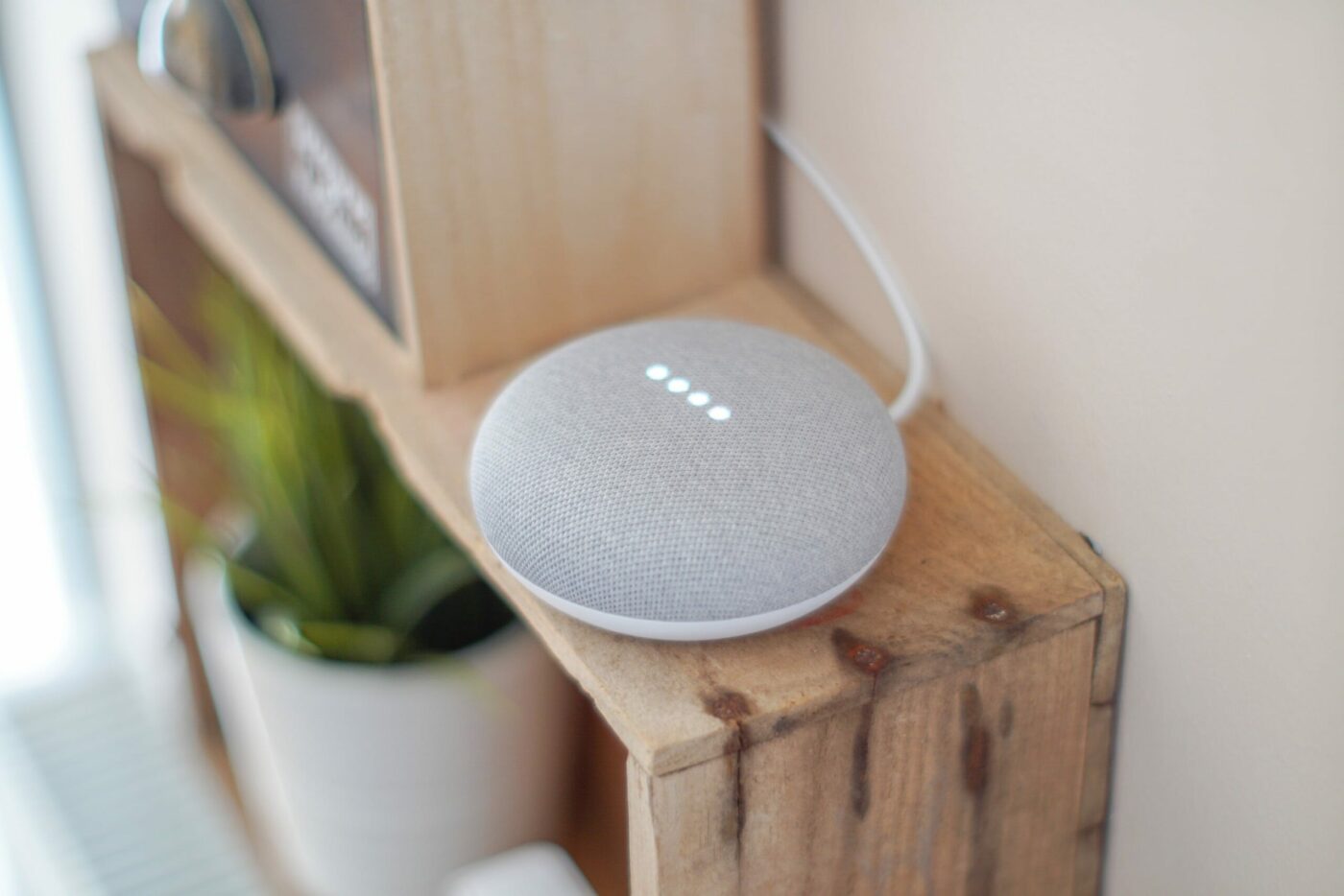 Conversational AI and Voice Assistants: A Hands-Free Revolution in Contact Management