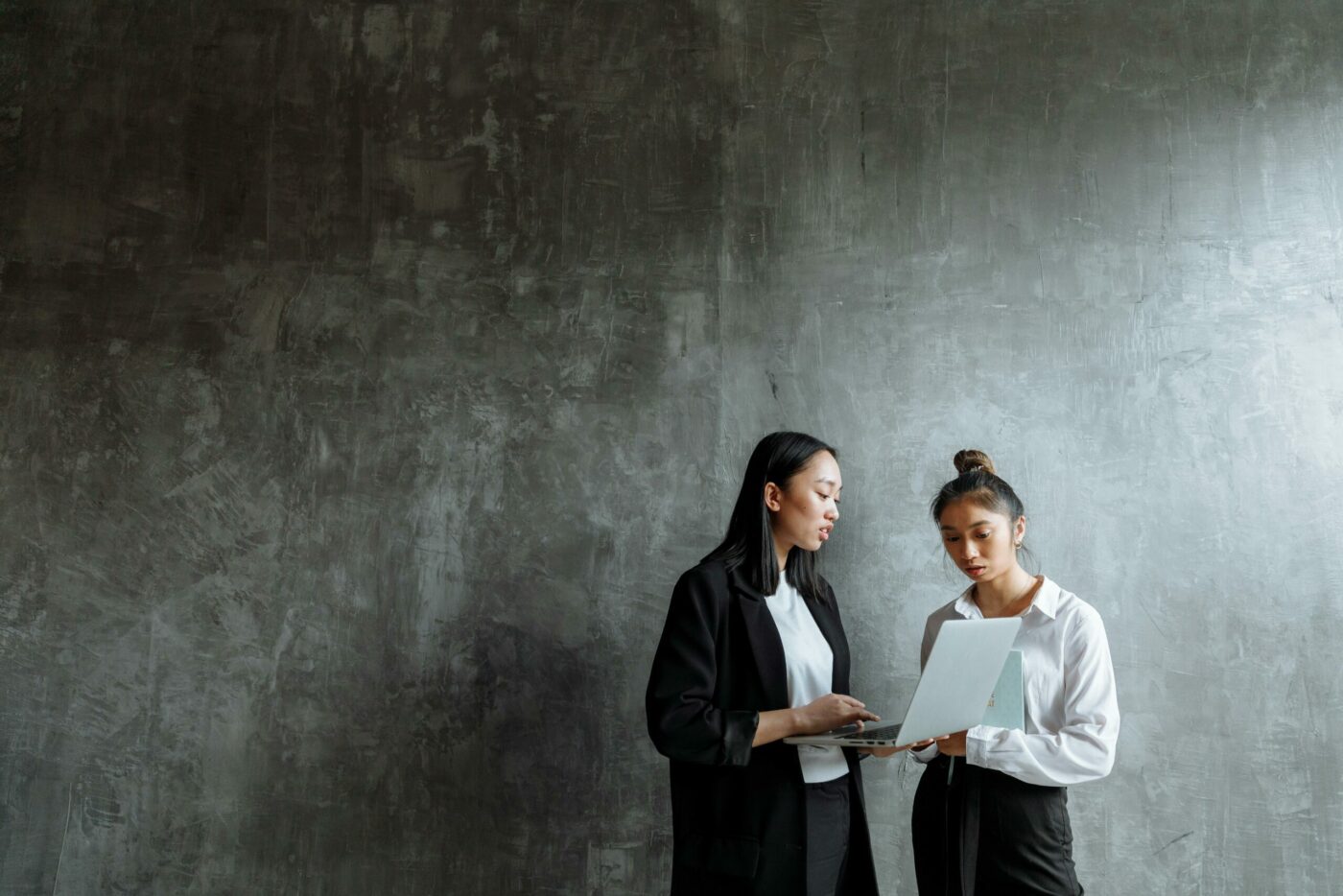 How Administrators Can Improve Team Collaboration Through Contact Management
